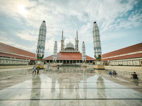 Desain Kreatif dengan Penggunaan Atap Spandek Bening: Menghadirkan Cahaya ke Ruang Tengah